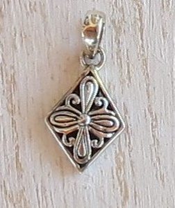 Silver Detailed Diamond Pendant