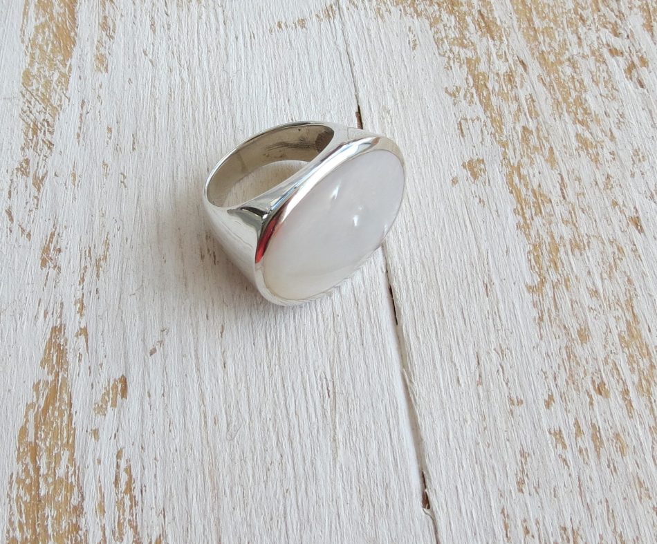 Sterling silver large oval Mother of pearl ring - Image 2