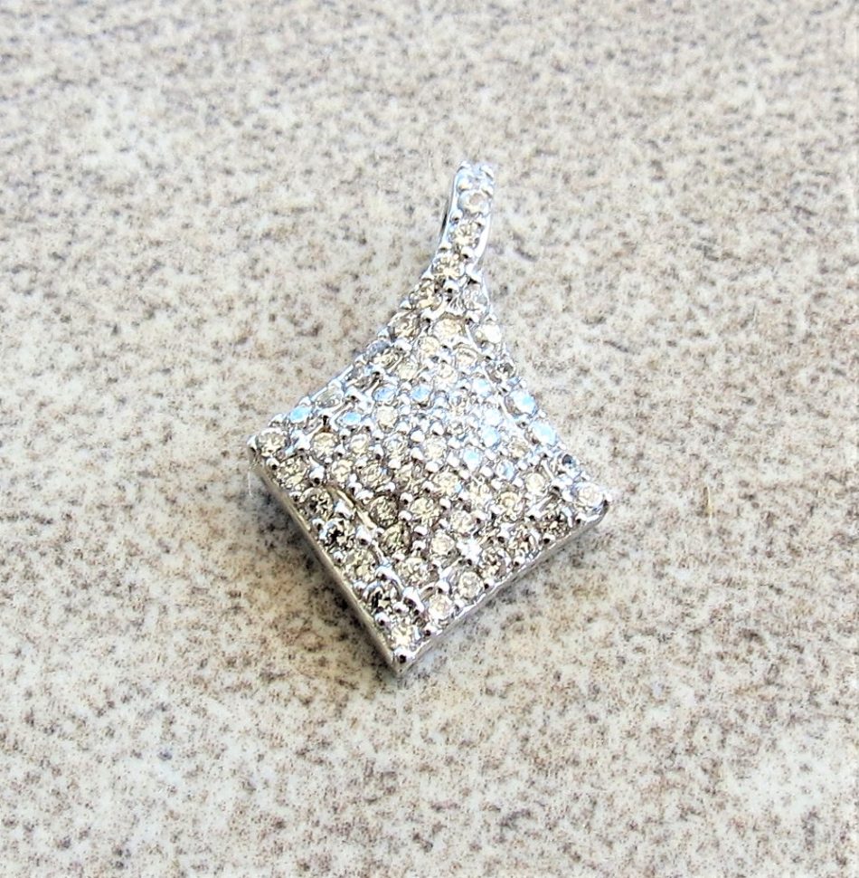 Sterling silver diamond shaped cubic zirconia pendant