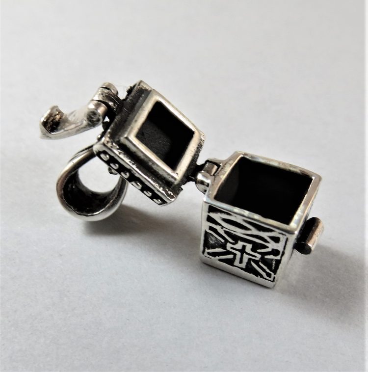 sterling silver small square locket pendant - Image 2