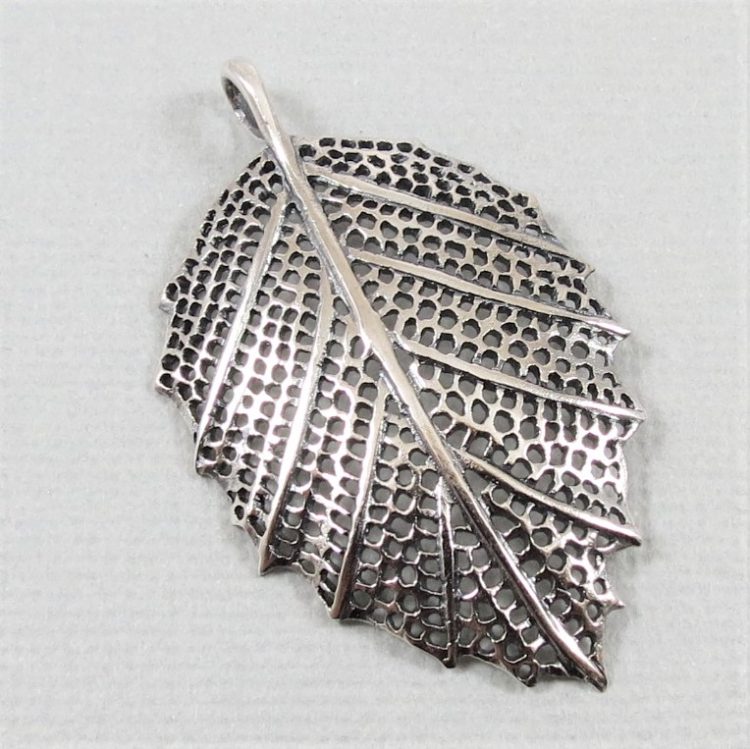 detailed leaf pendant