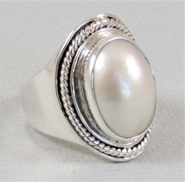 oval mabe pearl ring - jo bangles
