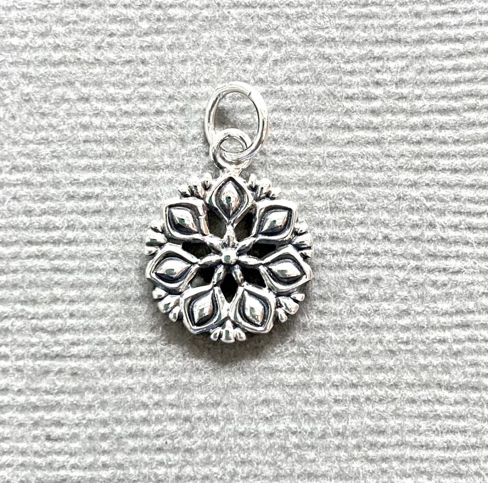 Sterling silver small flower detail pendant