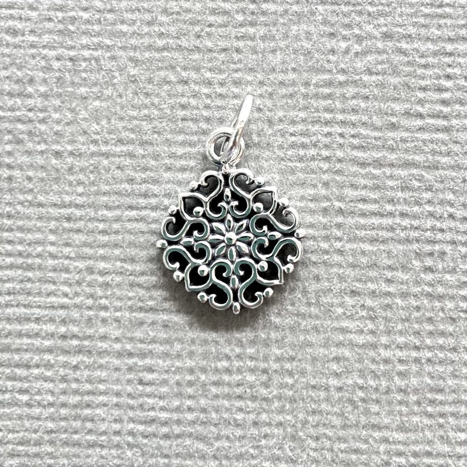 Sterling silver small flower detail pendant