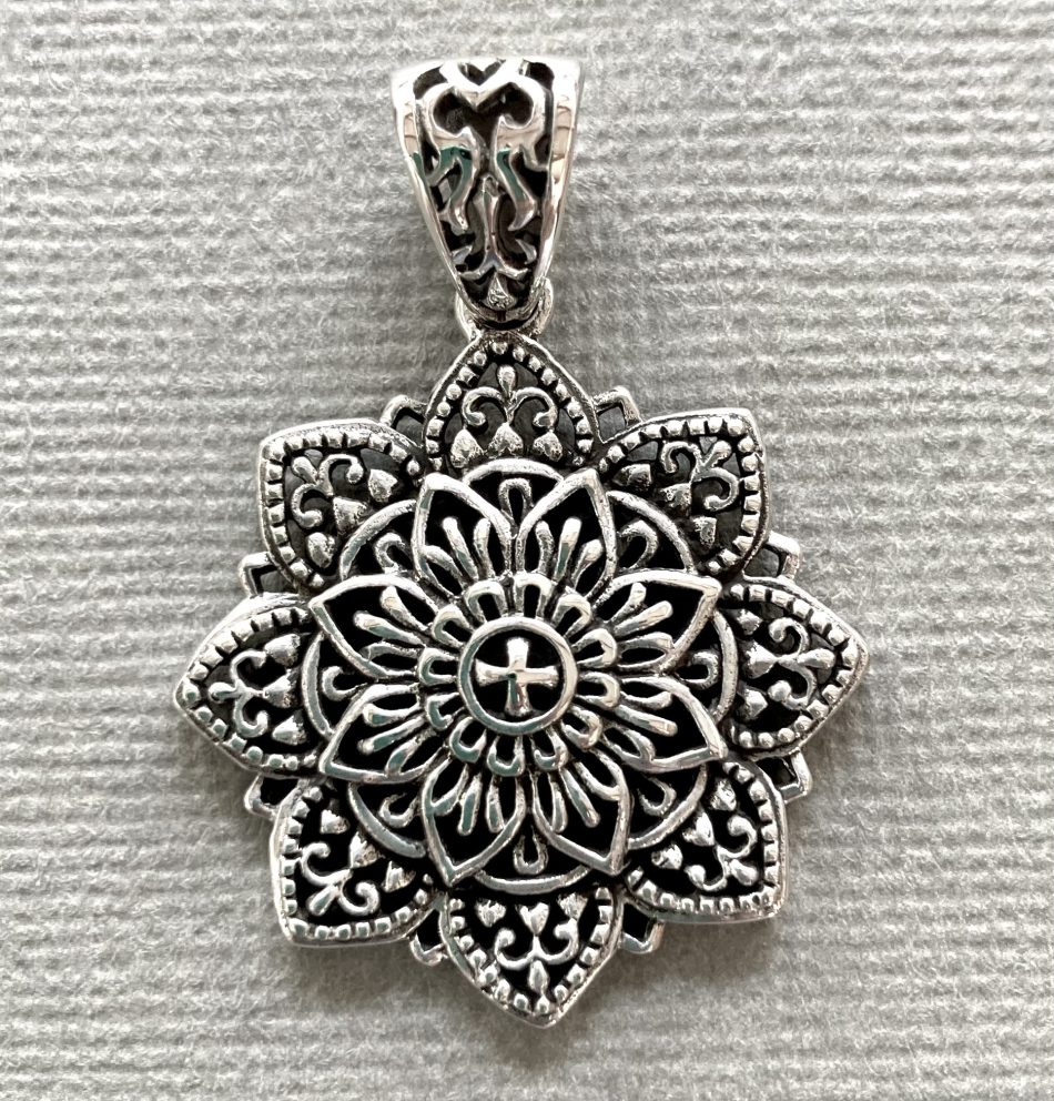 Sterling silver intricate flower detail pendant