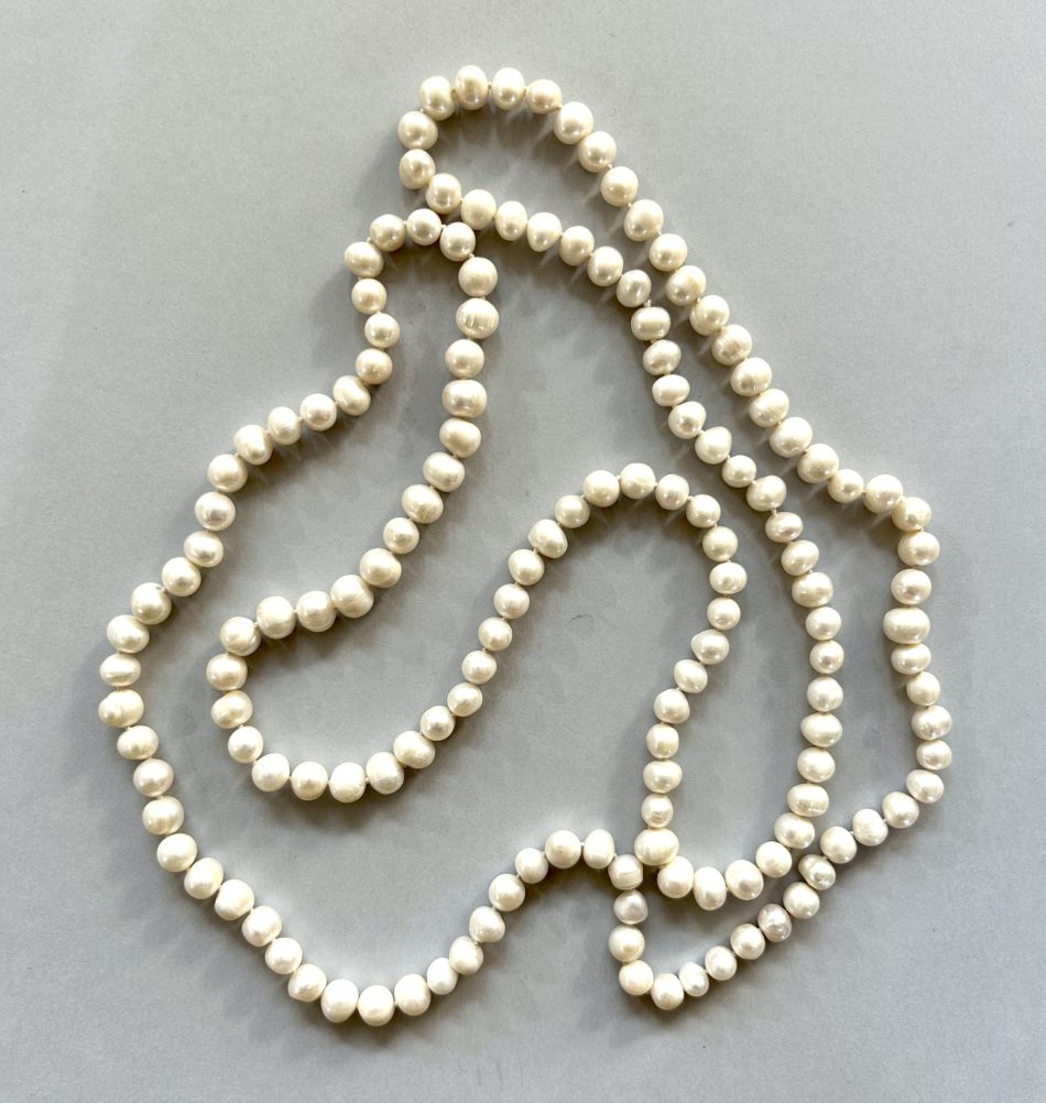 White pearl knotted necklace 114cm