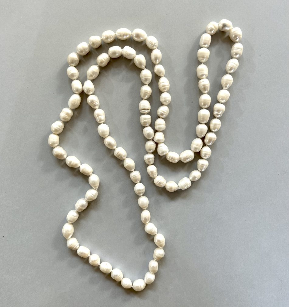 White pearl knotted necklace 112cm