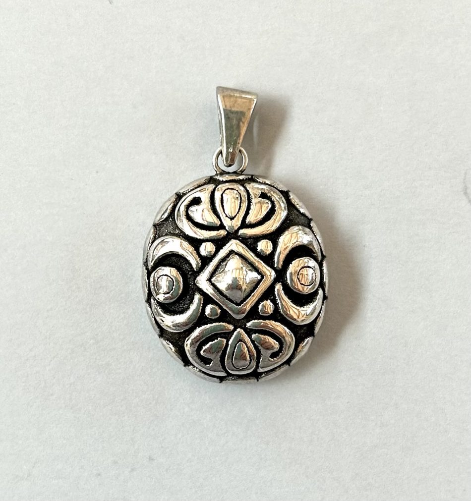 Sterling silver detailed oval electroformed pendant