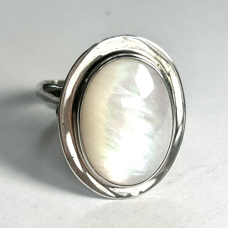 oval sterling silver and mother of pearl ring