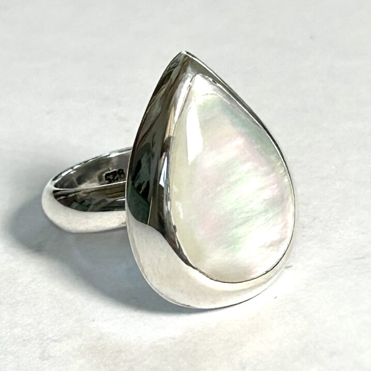 teardrop sterling silver and mother of pearl ring