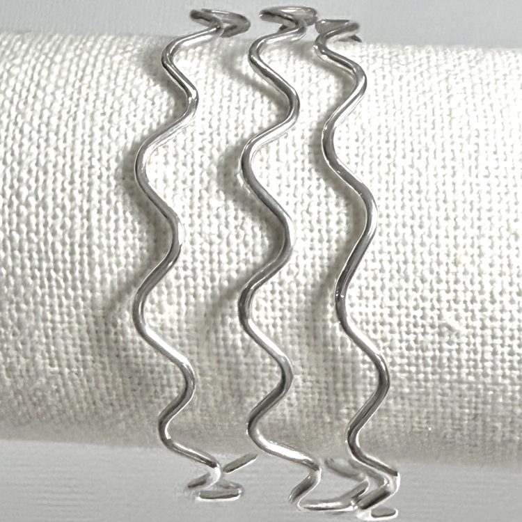 sterling silver wavy bangle - 65mm *sold separately*