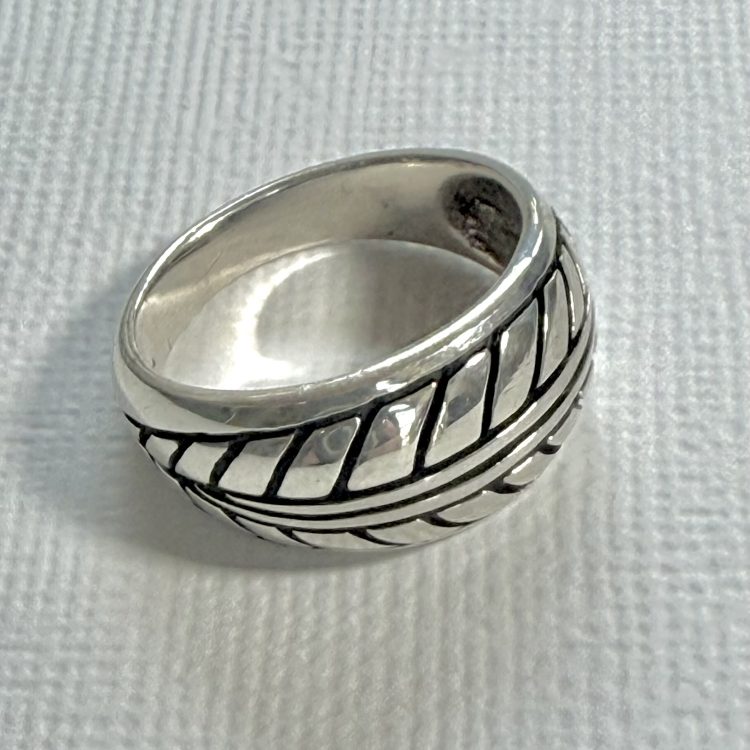 sterling silver band ring with lined patterns