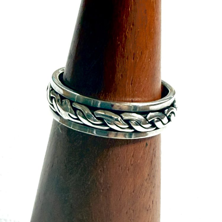 sterling silver fidget ring with weave band detail