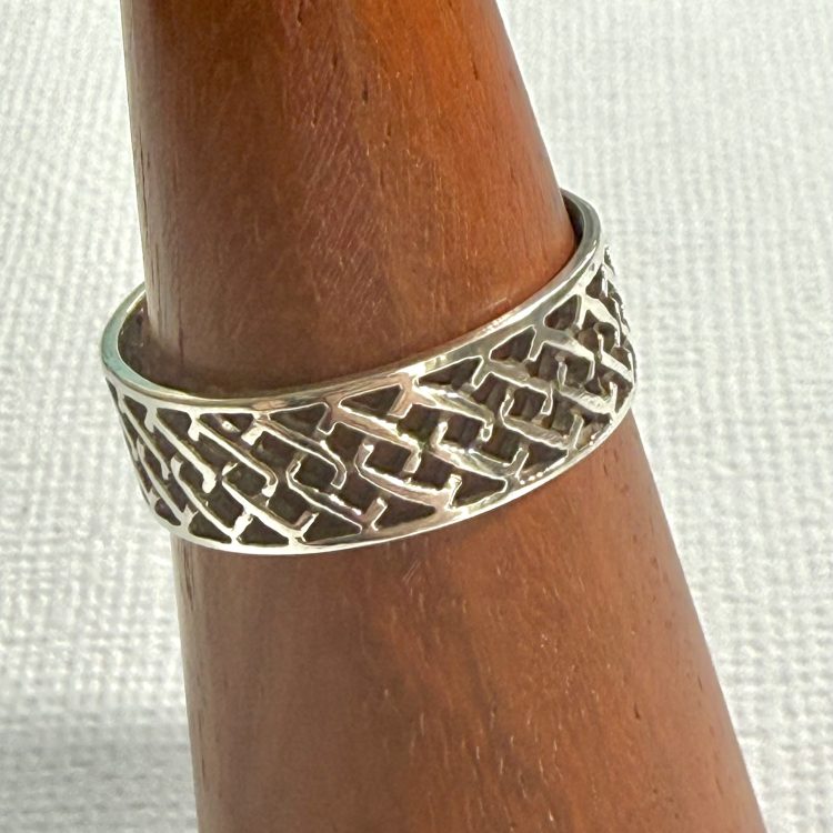 sterling silver band ring with Celtic knot design