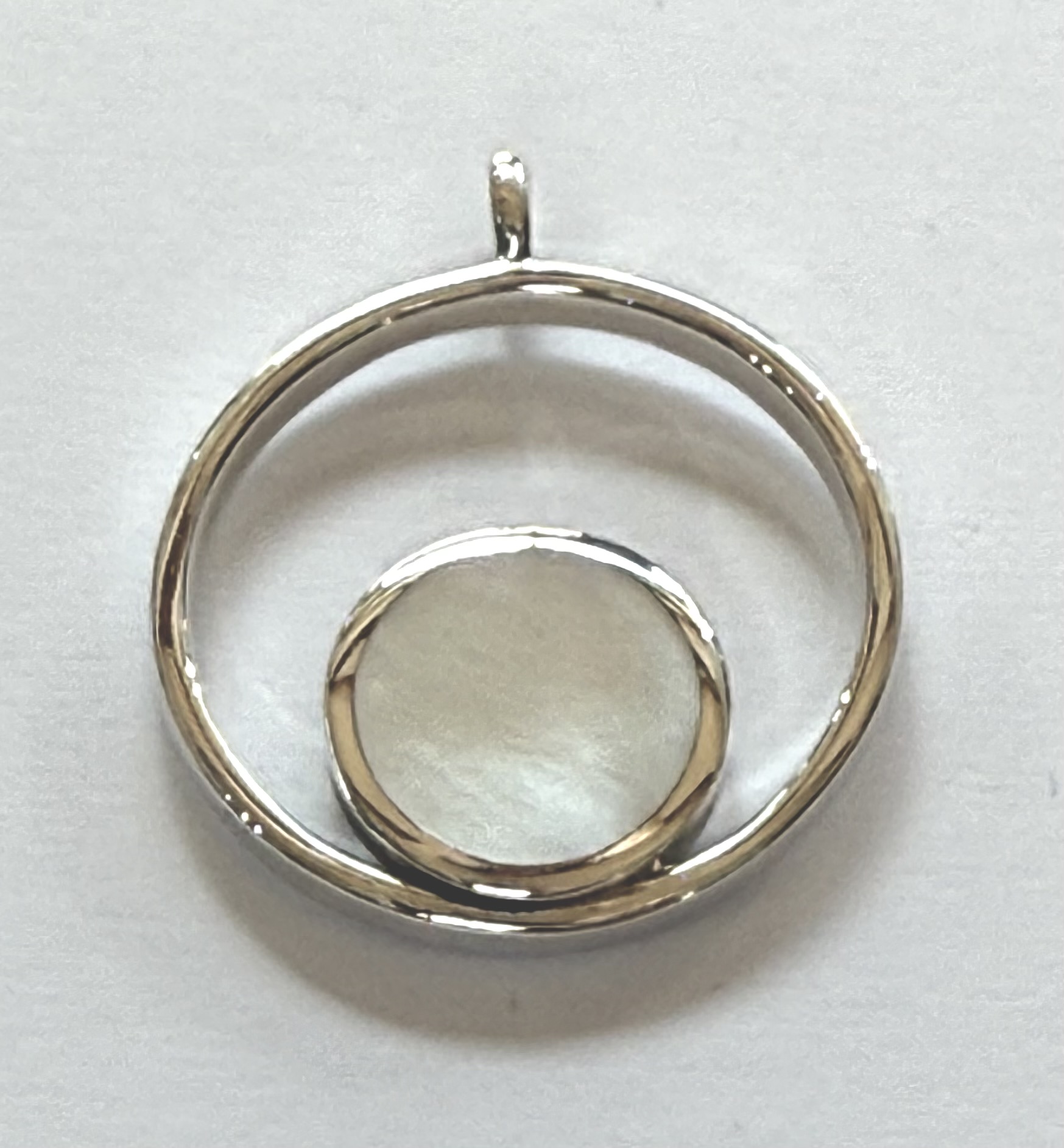 round sterling silver and mother of pearl pendant