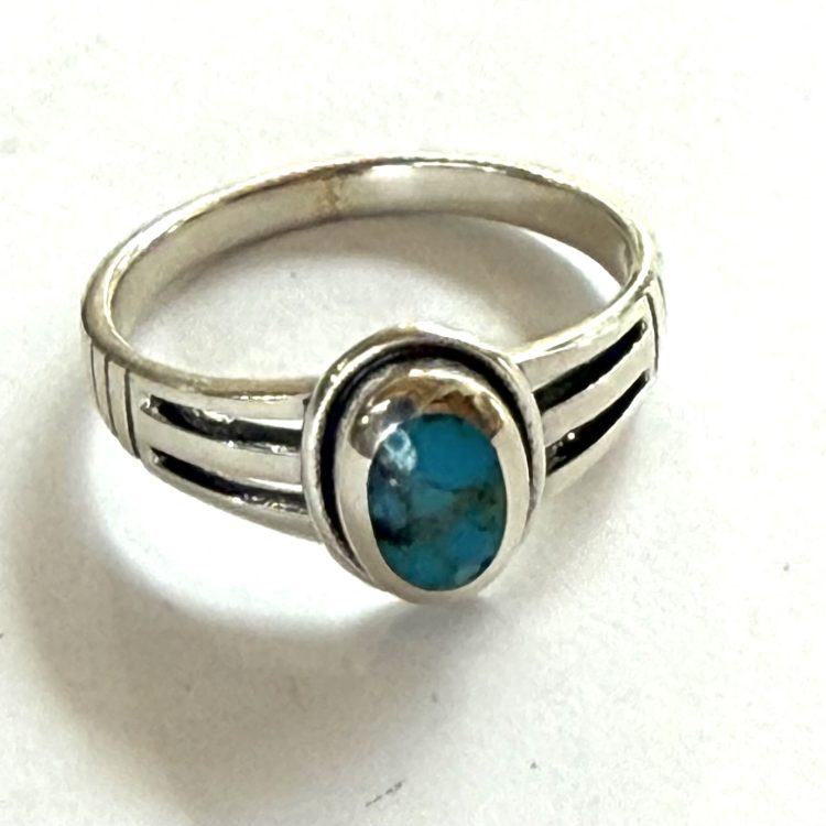 small oval turquoise ring with lined sterling silver band