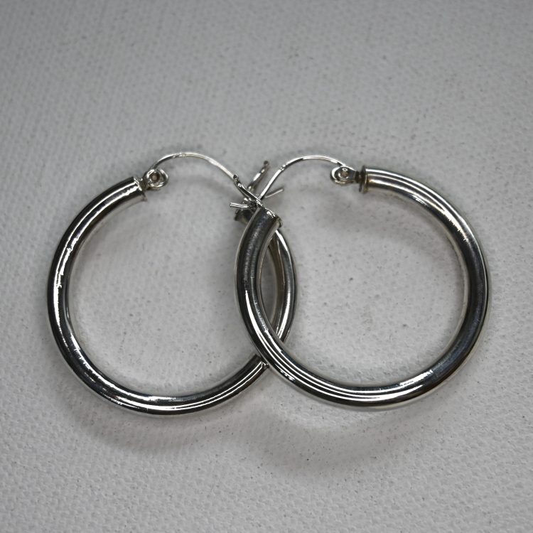 sterling silver medium round hoop earrings with clip lock