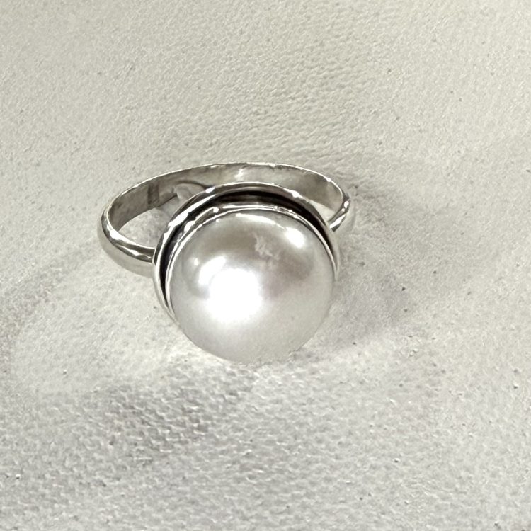 large sterling silver and round white pearl ring