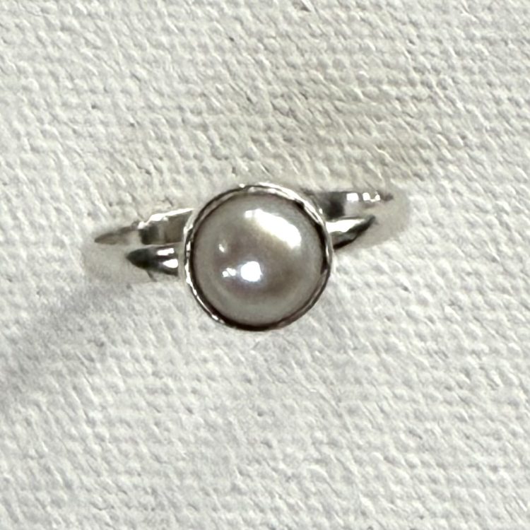 sterling silver and white pearl ring