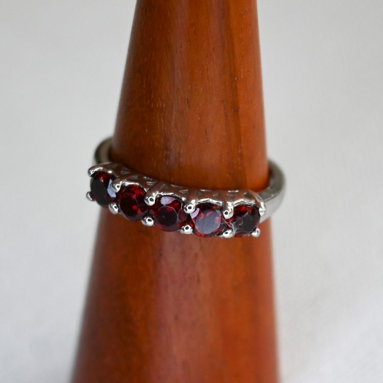 sterling silver 5 round stone garnet ring