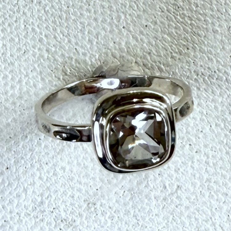 sterling silver pale green amethyst ring